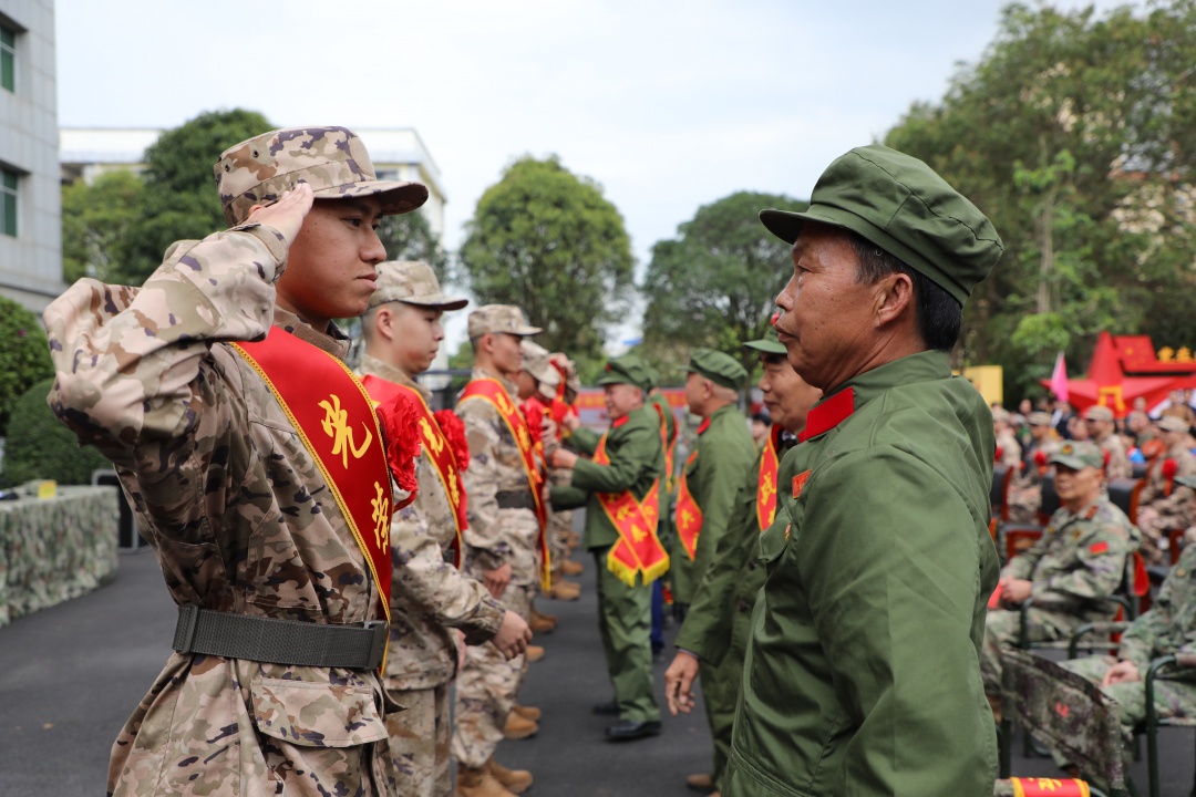 �����ж���ʽ��չ�����±������������