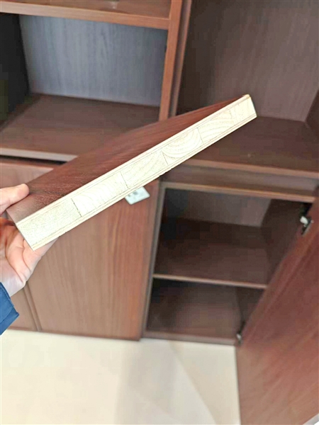 南宁一业主高价买“黑胡桃原木”收到“饰面黑胡桃”！商家：货没给错丨维权消费·天天315