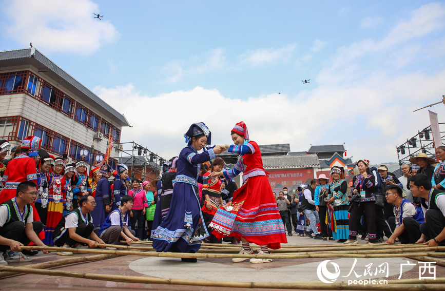 田林：多彩民俗“销正月” 非遗盛宴闹古镇