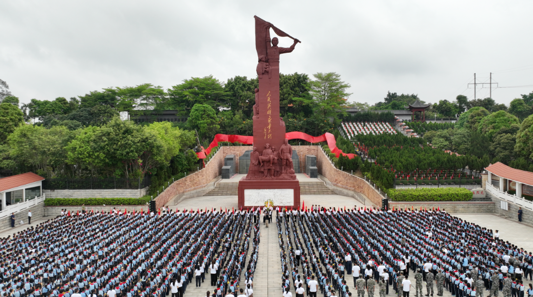 ����µ�˼���Ρ�������ǧ��ʦ���μ�������Ӣ�һ