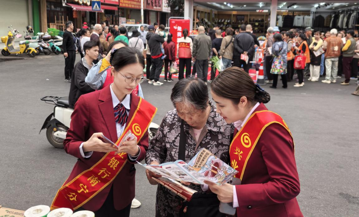 春风送暖进社区！兴业银行南宁分行“零距离”为民办实事