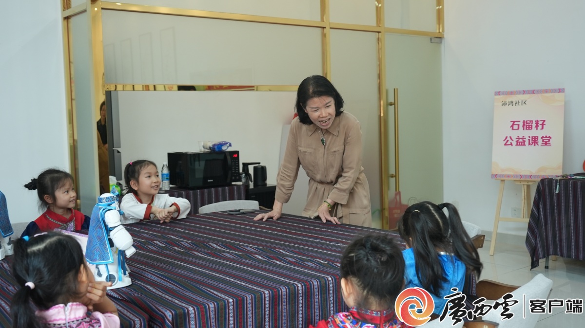Leyu体育：社区搭平台群众享服务｜南宁市首个石榴红驿站启用探索城市民族工作新路径(图3)