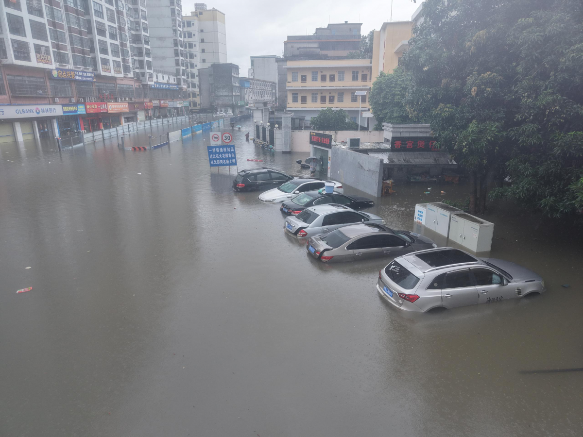 暴雨袭城显担当 党建引领护民生——人保财险钦州市分公司全力开展暴雨灾害理赔救援工作