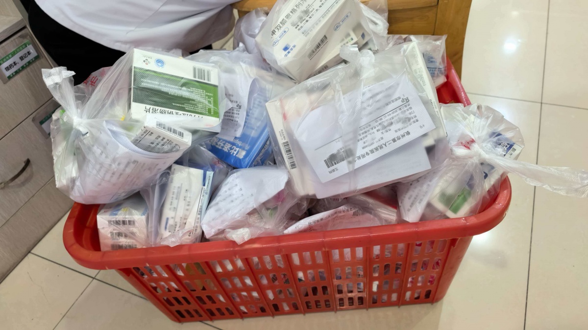 洪水围困医院！顺丰小哥坐皮划艇涉水逆行，41单急救药品顺利转运