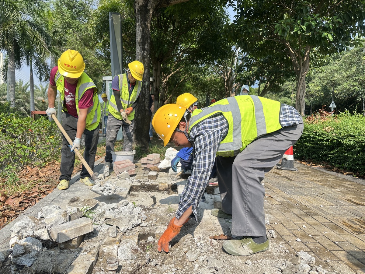 南宁全面整治人行道遗留地钉隐患，消除脚下 “暗箭”
