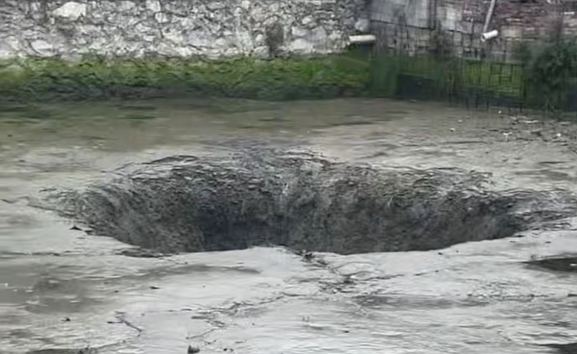 柳州地震区出现多处岩溶塌陷坑，专家：系地震诱发次生灾害